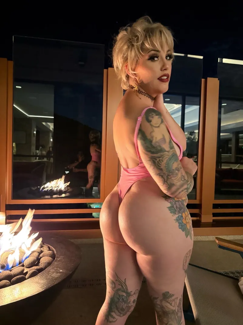 Thumbnail MidnightPawg28 Showcases Daring Swimwear Choices for Pawg Wives