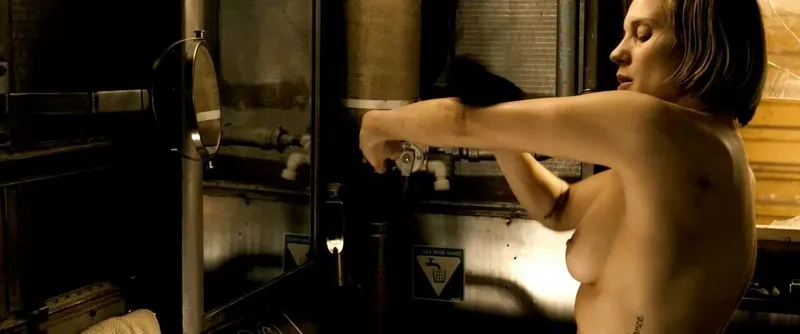 Thumbnail Katee Sackhoff in 'Riddick, 2013': Explore this Electrifying Performance by 1nqu3sit0r_