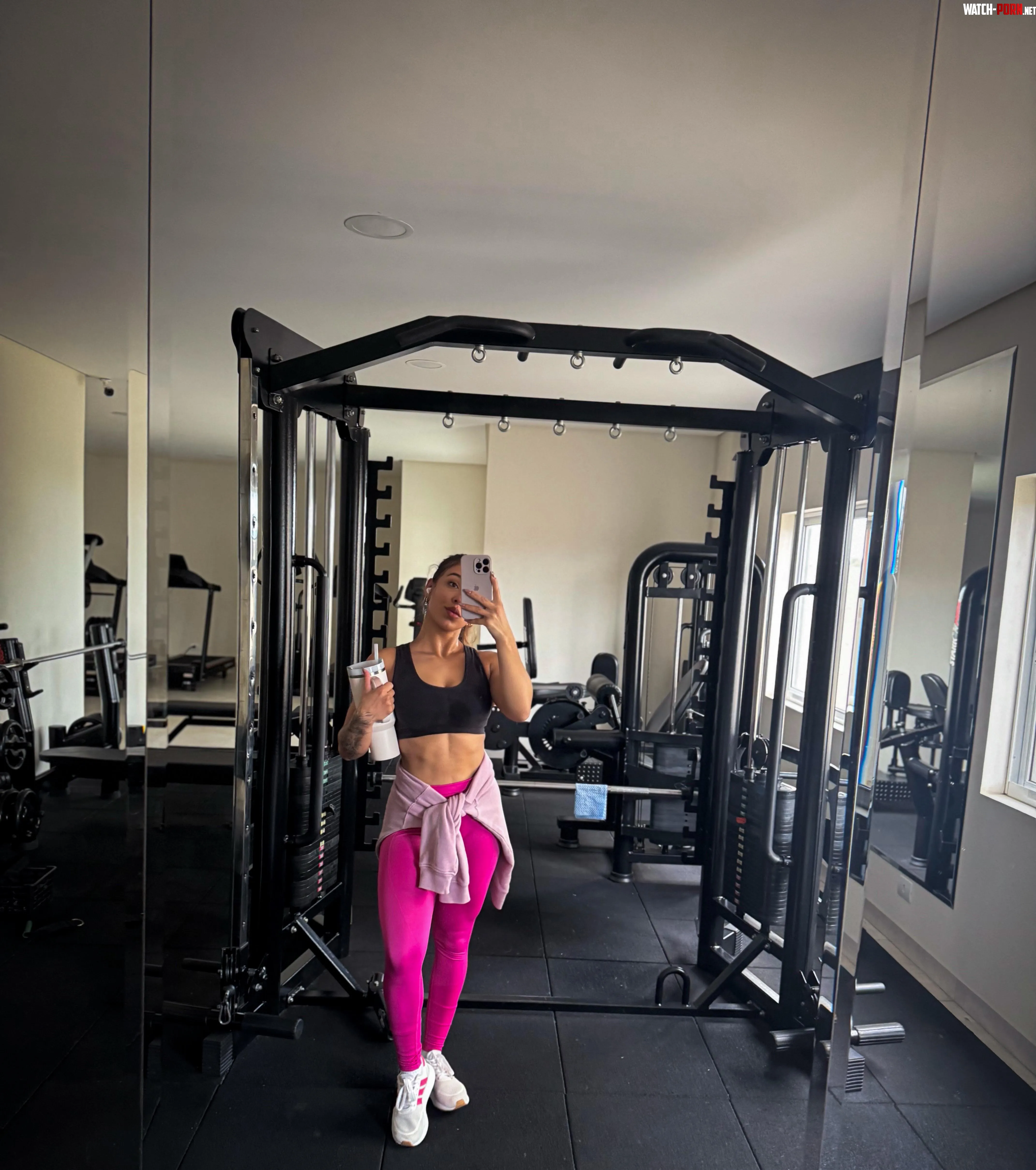 me and you in this empty gym, how does it end? by ladysexy_18