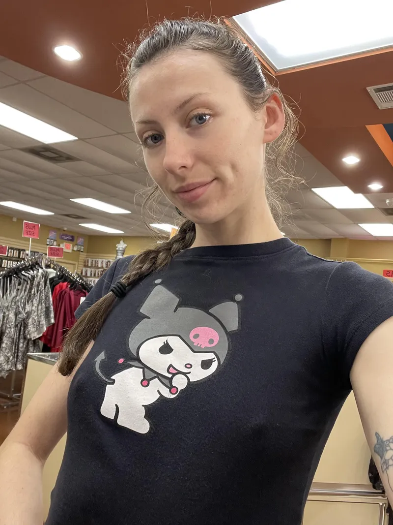 Thumbnail Braless at Work: franticpanicx's Hopeful Manager Approval