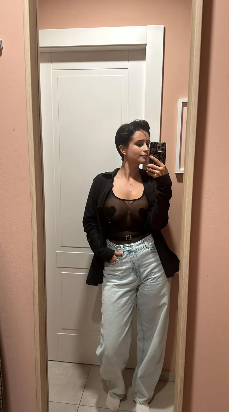 Thumbnail Captivating Selfie Moments: A Glimpse into What You're Missing by Ronckelsharod