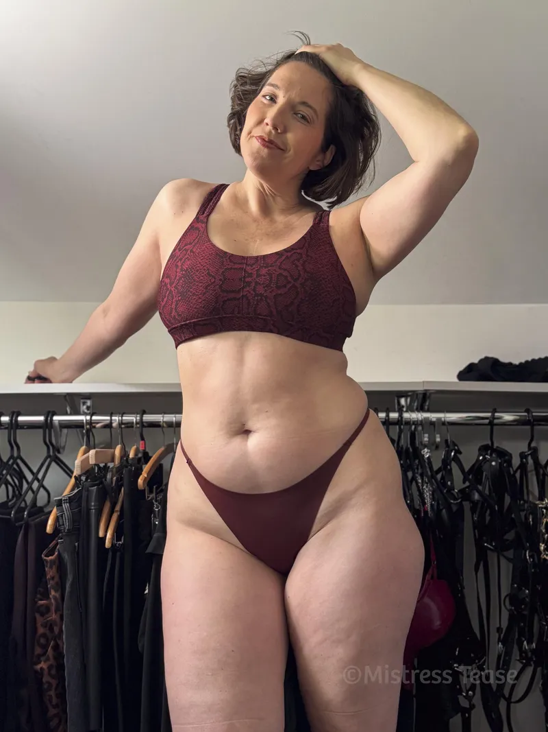 Thumbnail mstrssts: 49-Year-Old Gym Crush Confessions in AgedBeauty