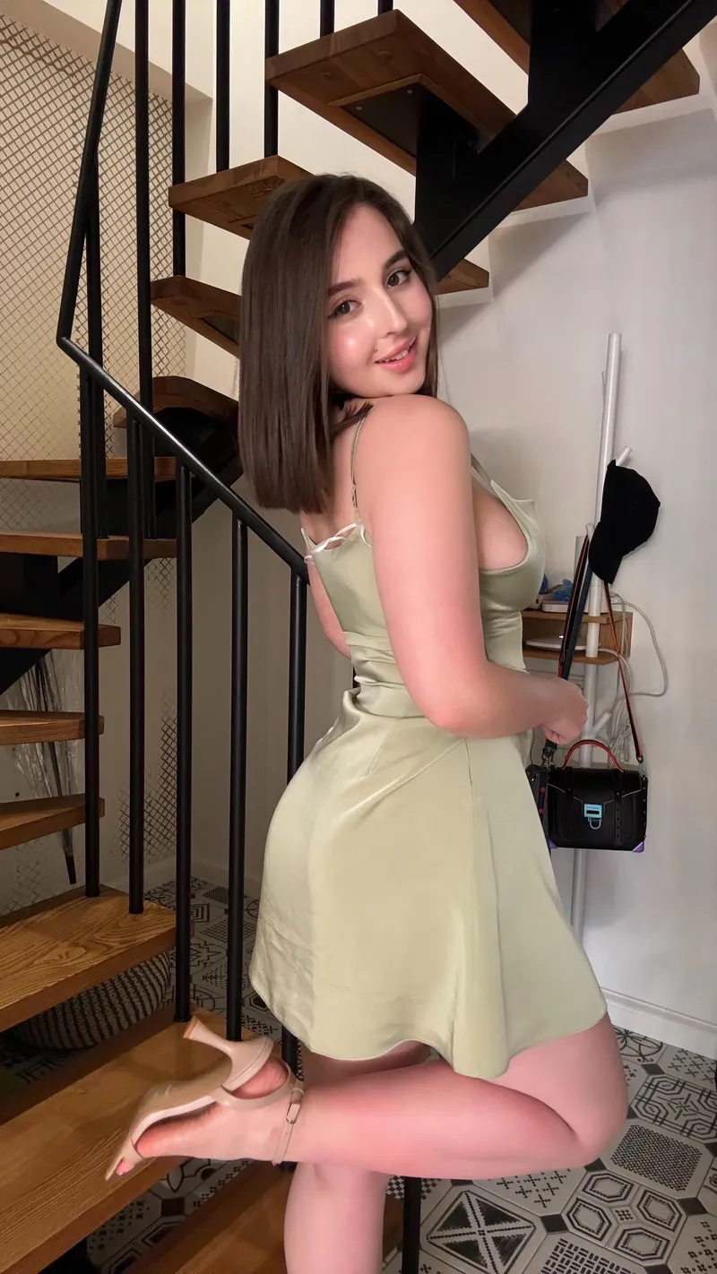Thumbnail First Date Fashion: A Dress to Impress | Author: NovaRadiance