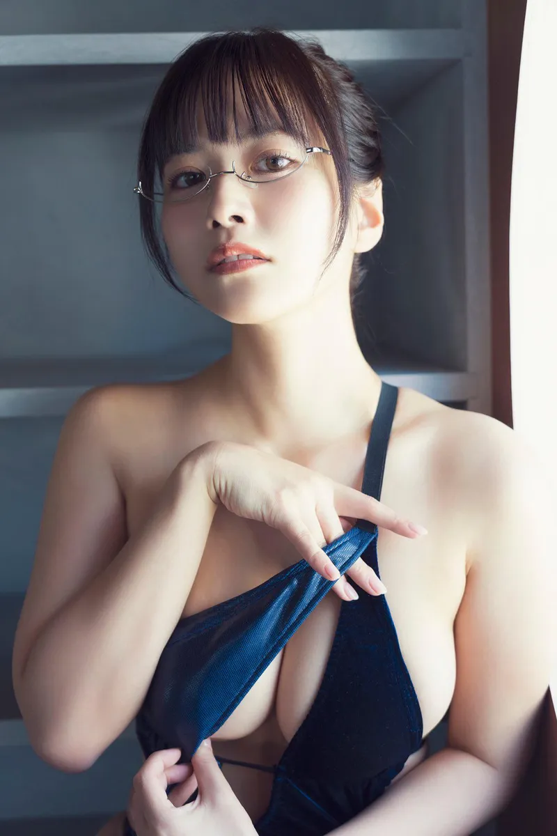 Thumbnail KanzeBend Dives into Umi Shinonome's World | GravureGirls
