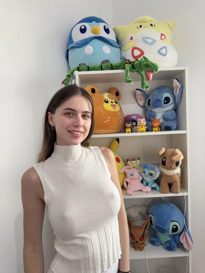 Thumbnail Justacutienere Proudly Showcases Collection, Including Pokies