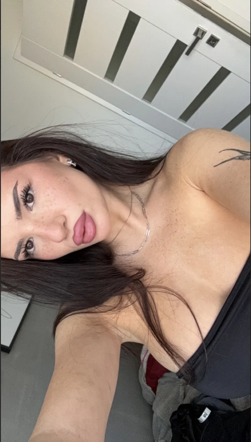 Thumbnail Get Ready for a Playful Evening with Adrianaswe 🥰🙈