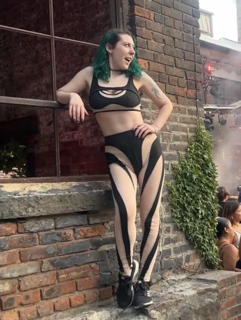 Thumbnail sirenskiss3 Uncovers 'Pokies out in public' - A Unique Sight!