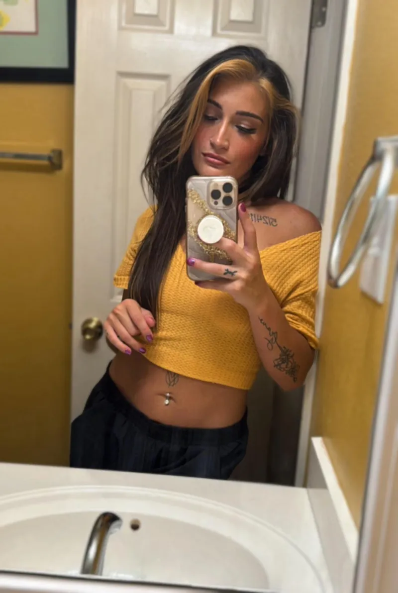 Thumbnail mimisavvi96's Cozy Style: Sunday Mornings in Croptops