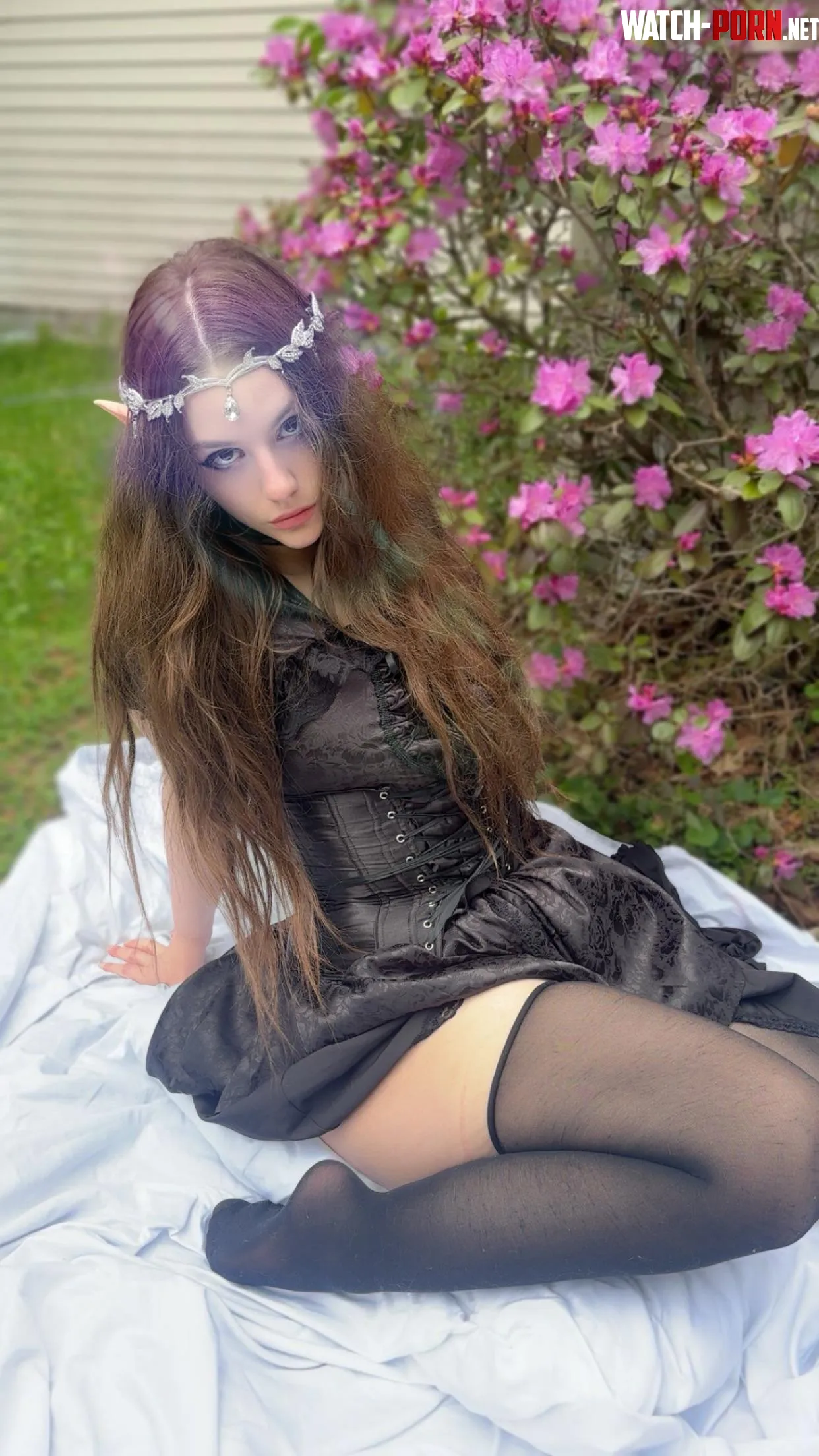 I’m royalty… and I know exactly how to make you kneel by Meaaly26