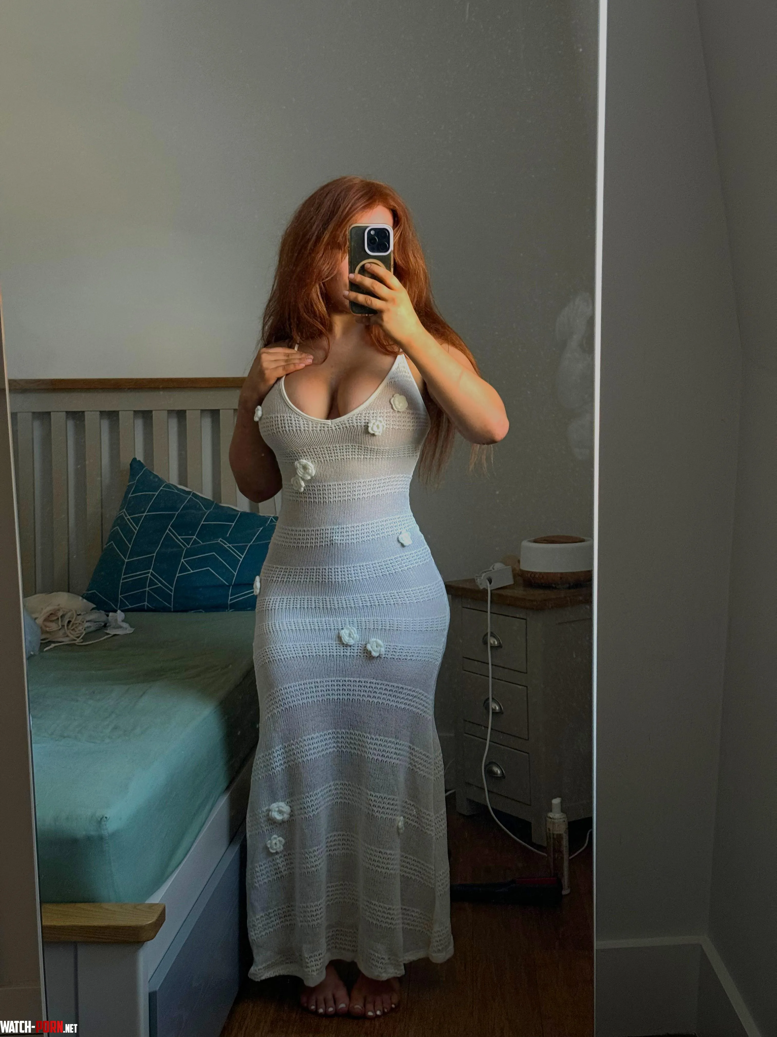 Nothing hugs me like this dress by leafygyal