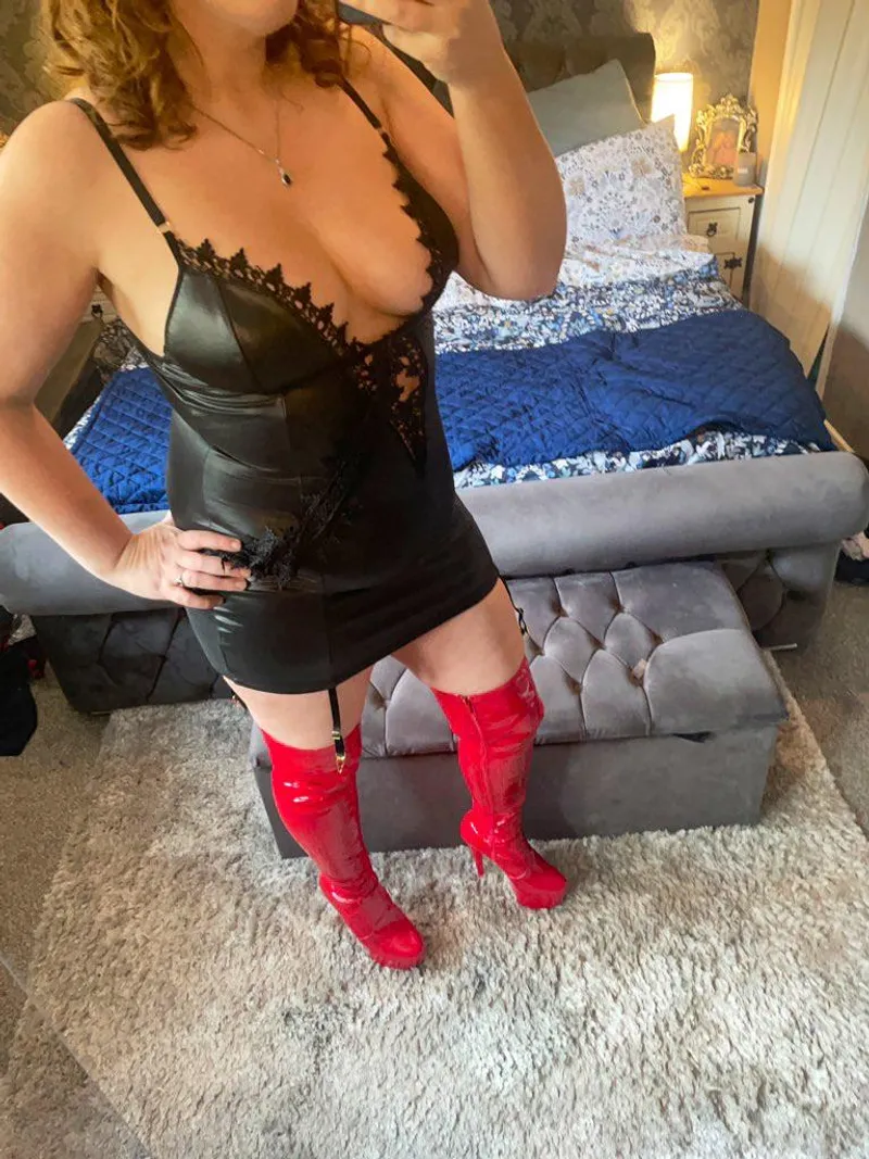 Thumbnail Too Much or Just Perfect? Discover tinks2103's Perspective | LadiesInLeather