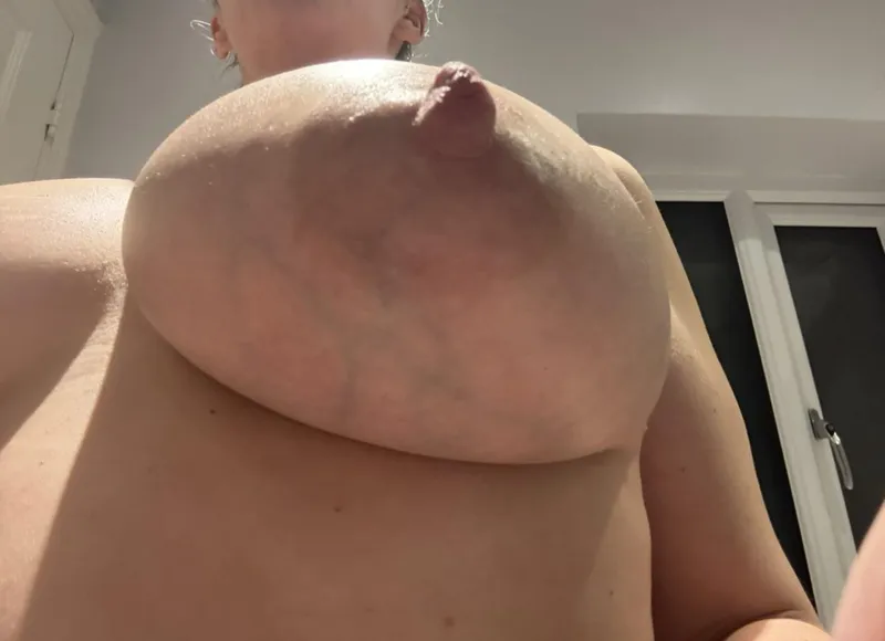 Thumbnail YummyMilf4U Teases: A Little Under Veins Await You