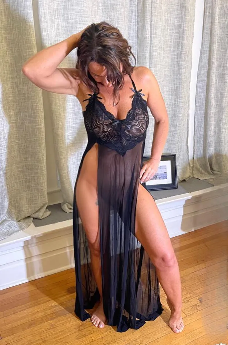 Thumbnail LavishLynn52: 53, MILF, and Still Irresistible