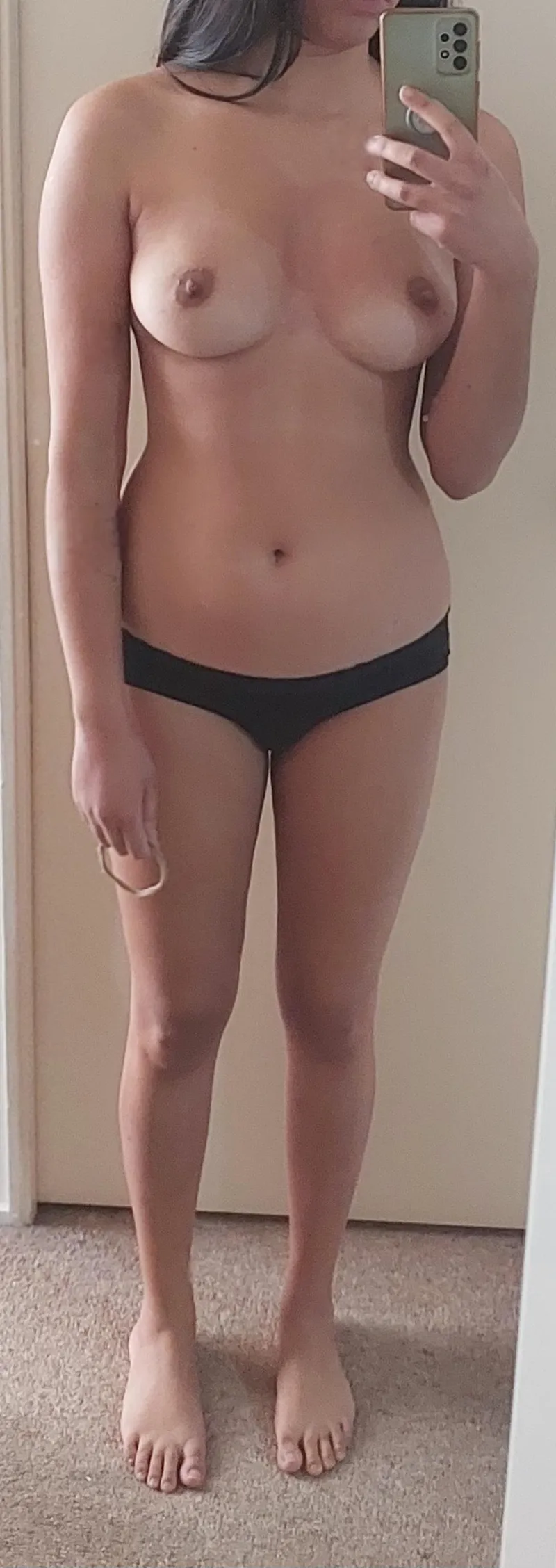 Thumbnail IntelligentDisk7232 Asks for Feedback on 'Chicken Legs' in Ratemyboobs