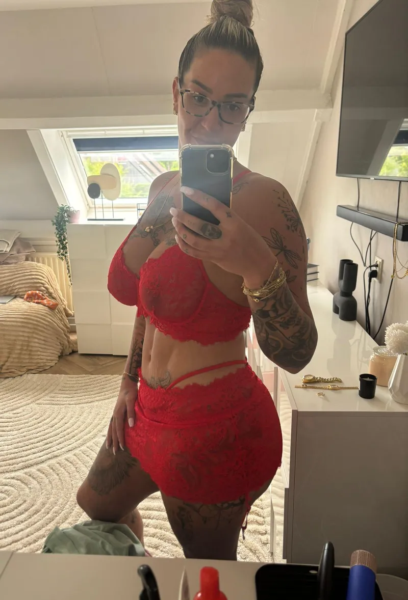 Thumbnail Age is Just a Number: Babess1_star's Secrets at 40 | obsf