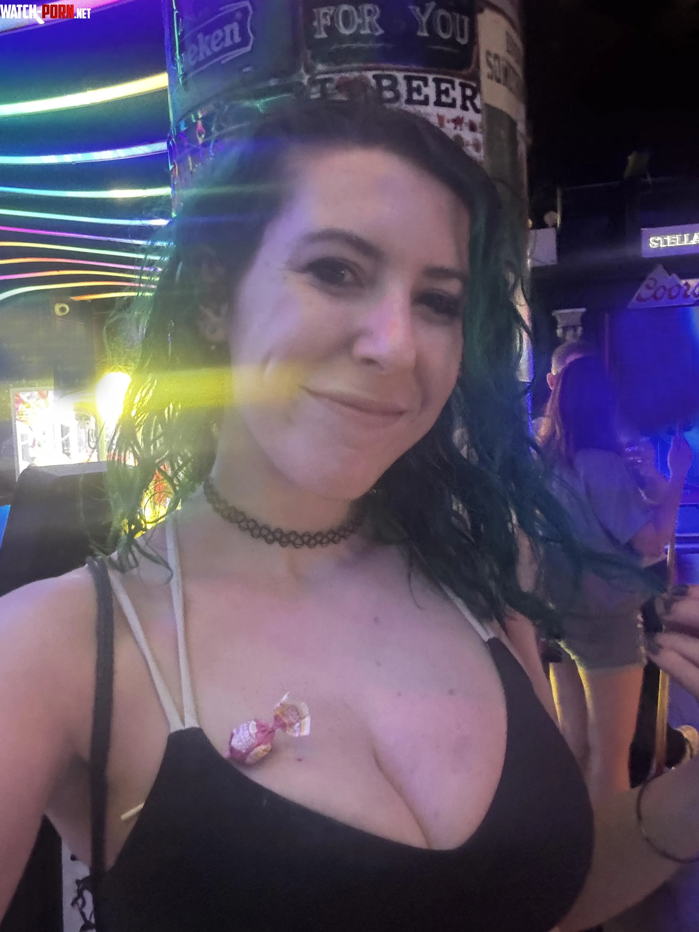 Cleavage in the neon by sirenskiss3
