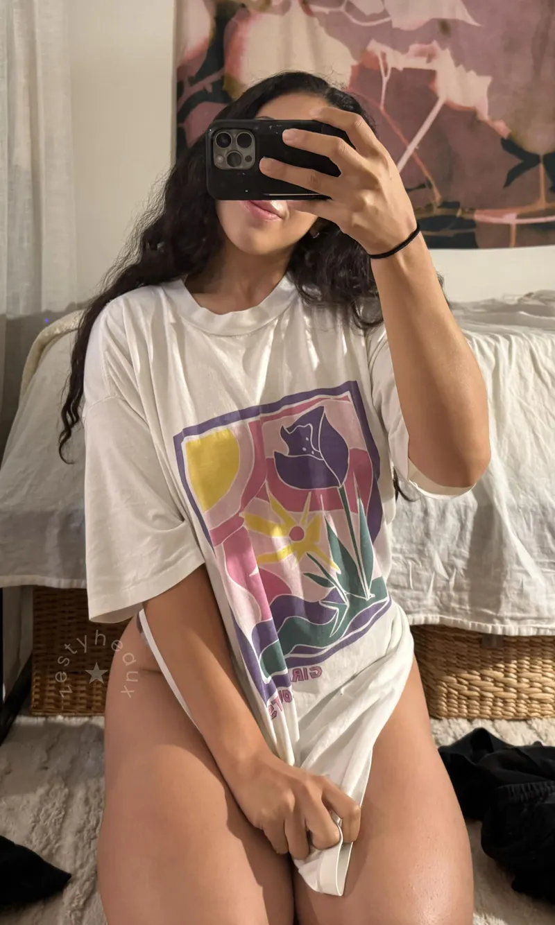 Thumbnail zestyheaux's Oversized Tee Strategy for Thighs on Display