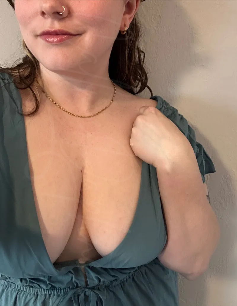 Thumbnail Eyes Here or Boobs There: Decipher the Fun in Mycleavage
