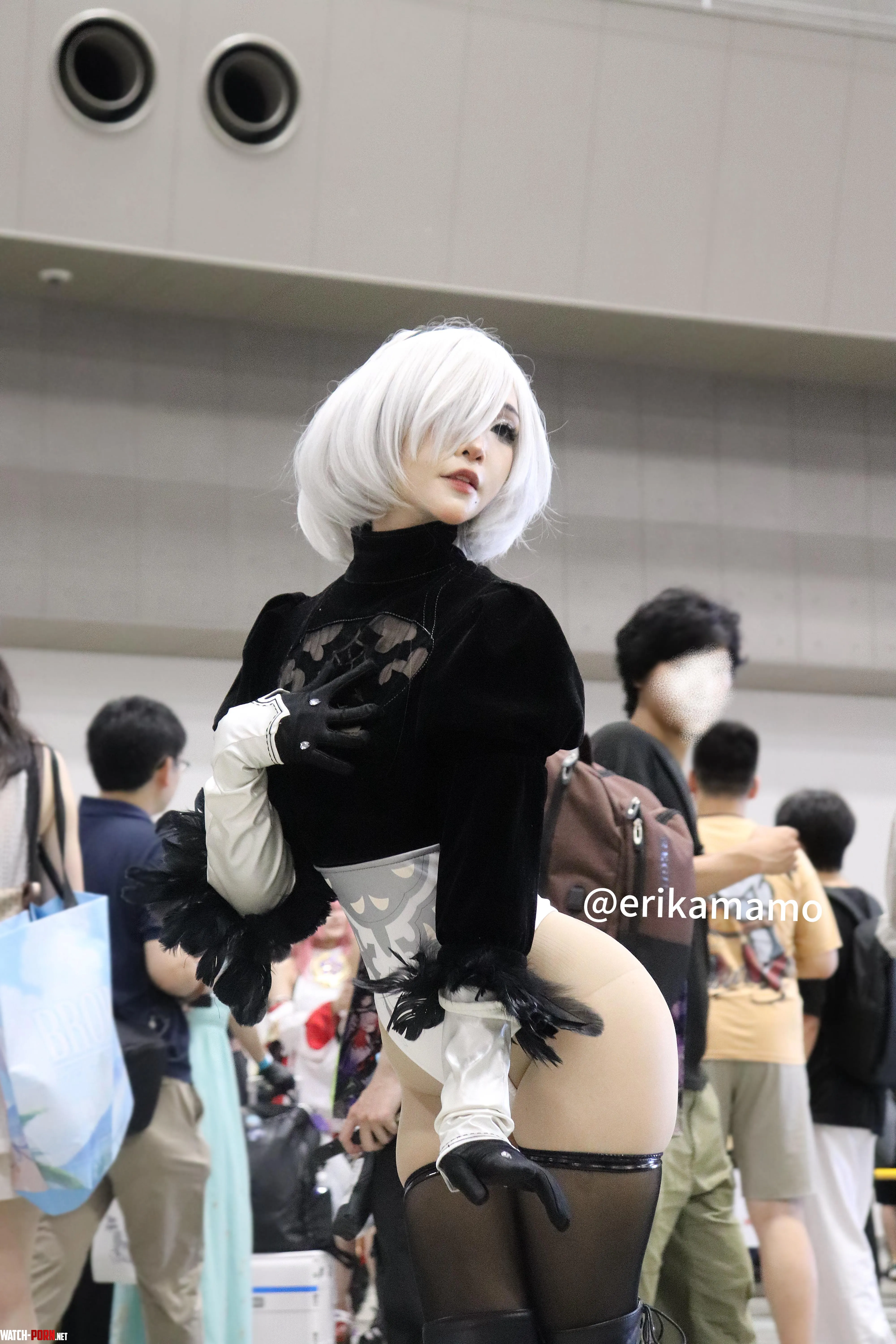 Comiket 106 in Tokyo . 2B cosplay by Erikamamo by Erikamamocos