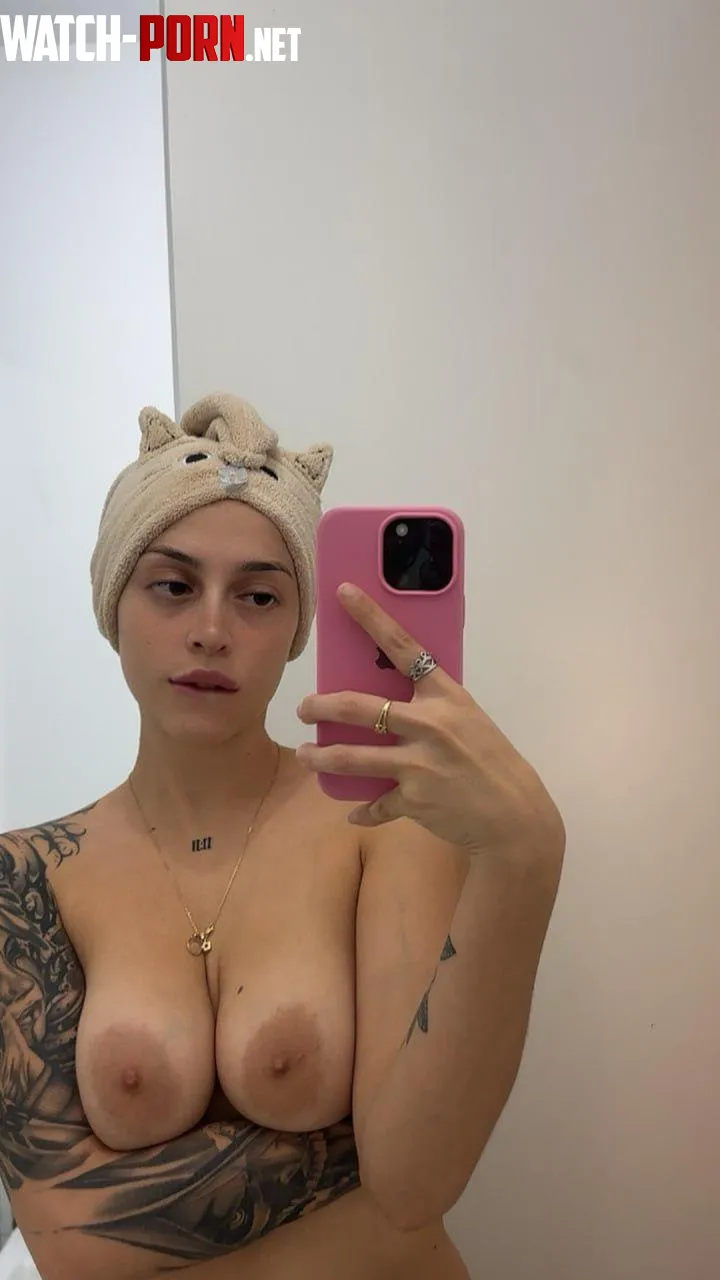 Can’t resist a mirror snap after a shower by Hot_Bad_626