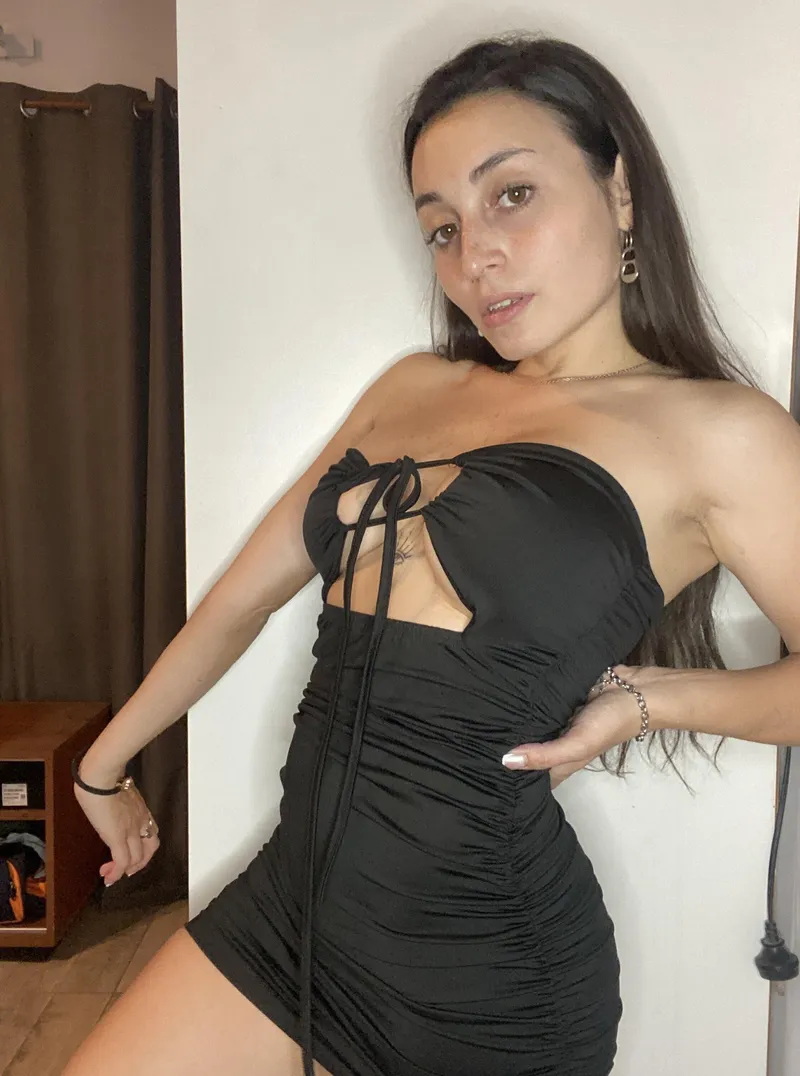 Thumbnail First Date Dilemma: Is This Dress Too Tight? - dessert-Jackeline