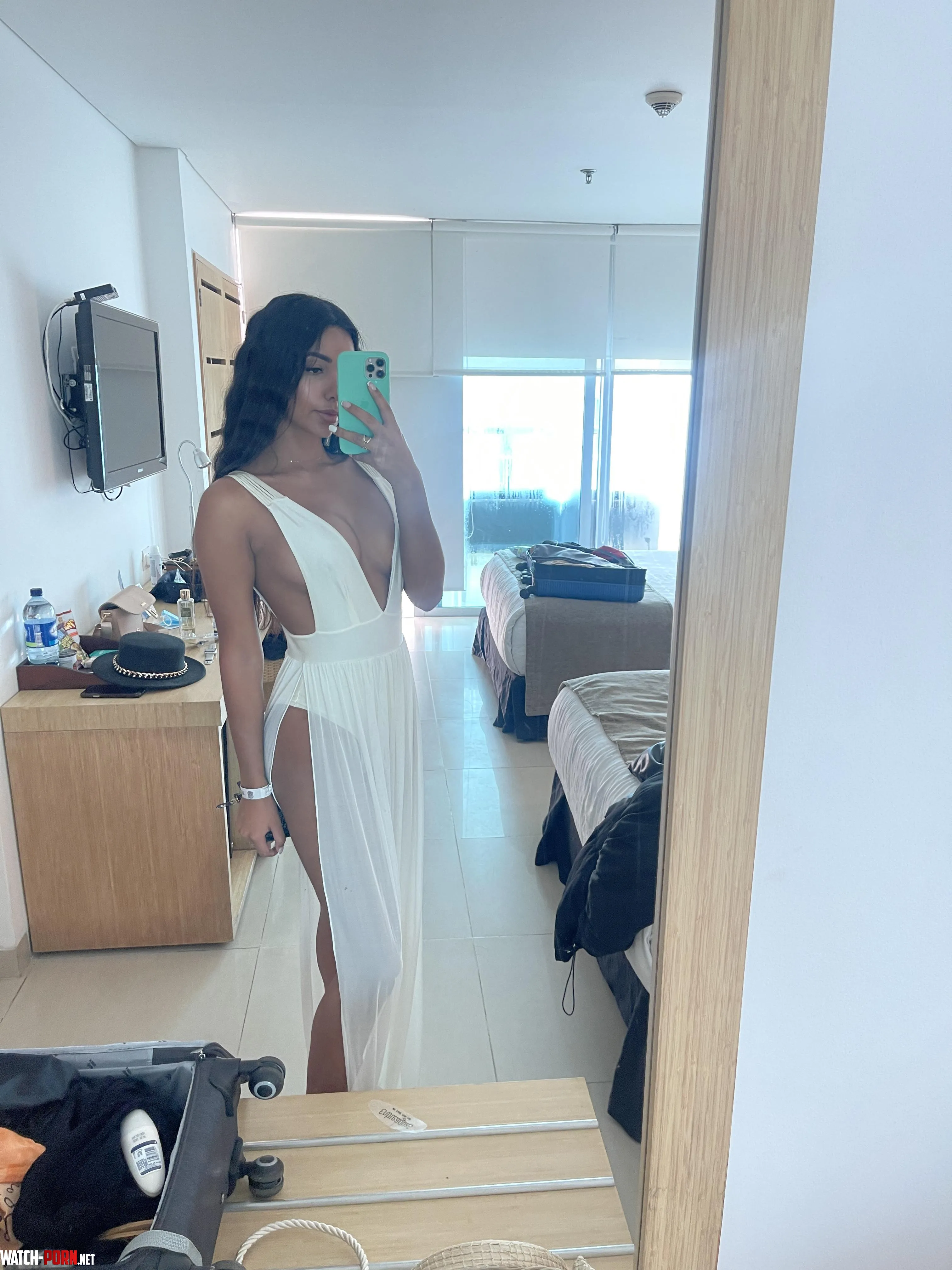 I know I look divine in white by Camilymez