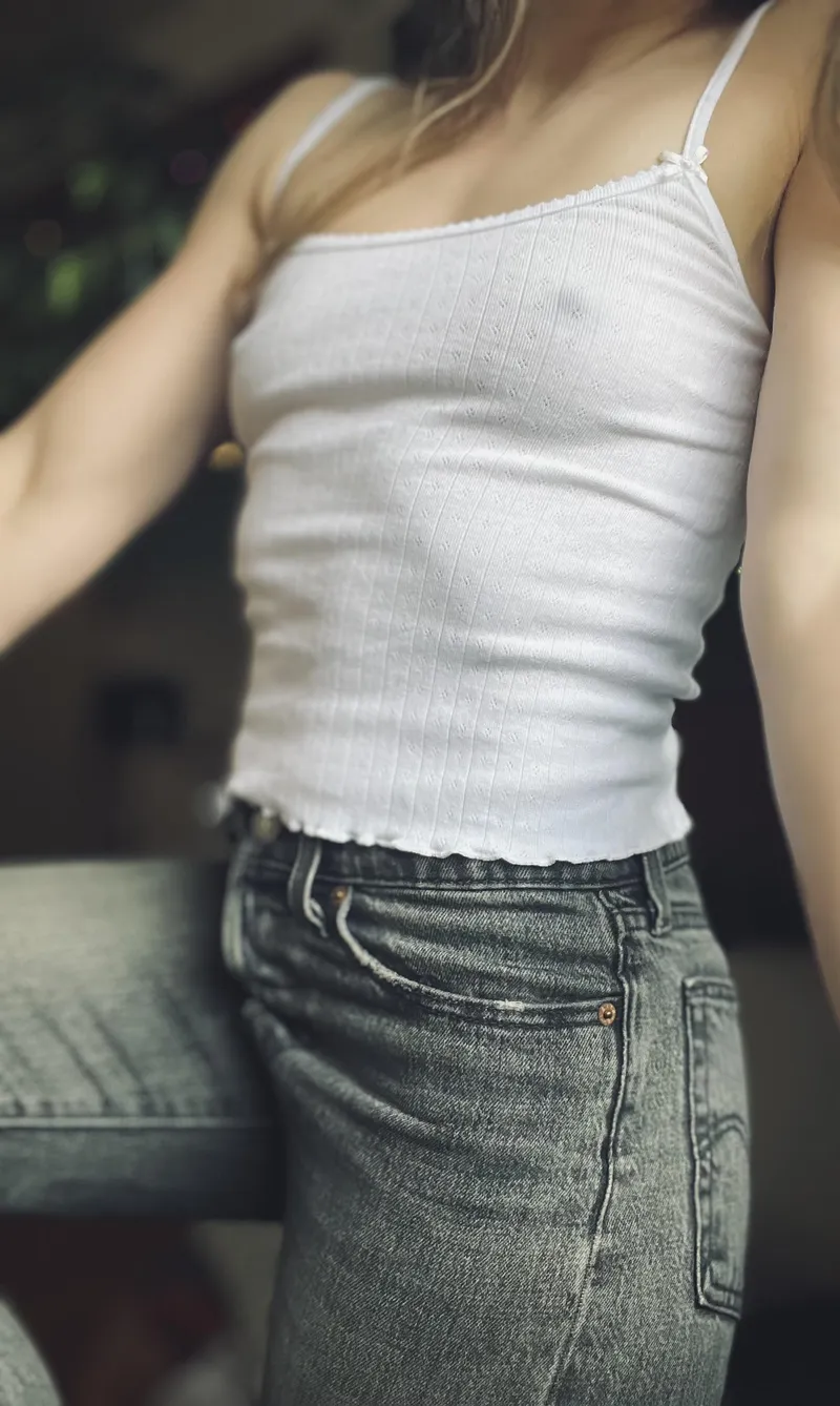Thumbnail Simple Pleasures: heyimjaney's Braless Serenity