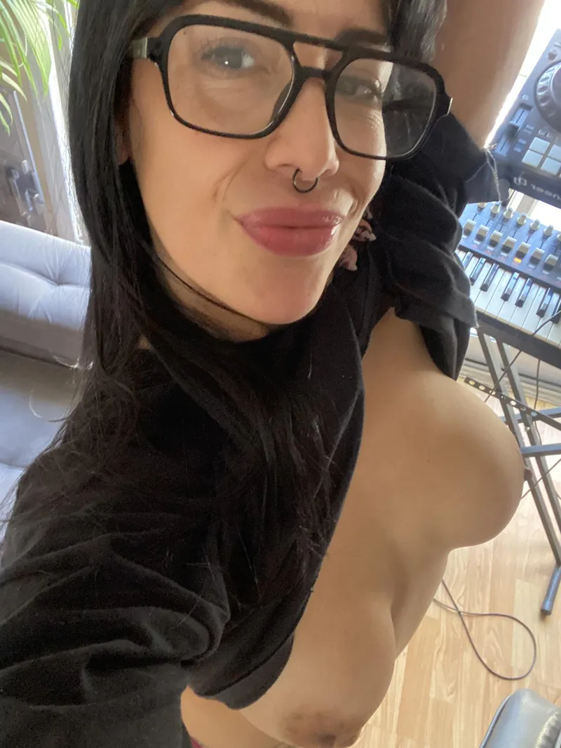 Thumbnail Your Hot Milf Neighbor Sending You a Pic: Dive into maturewoman Intrigue with badnickyyy