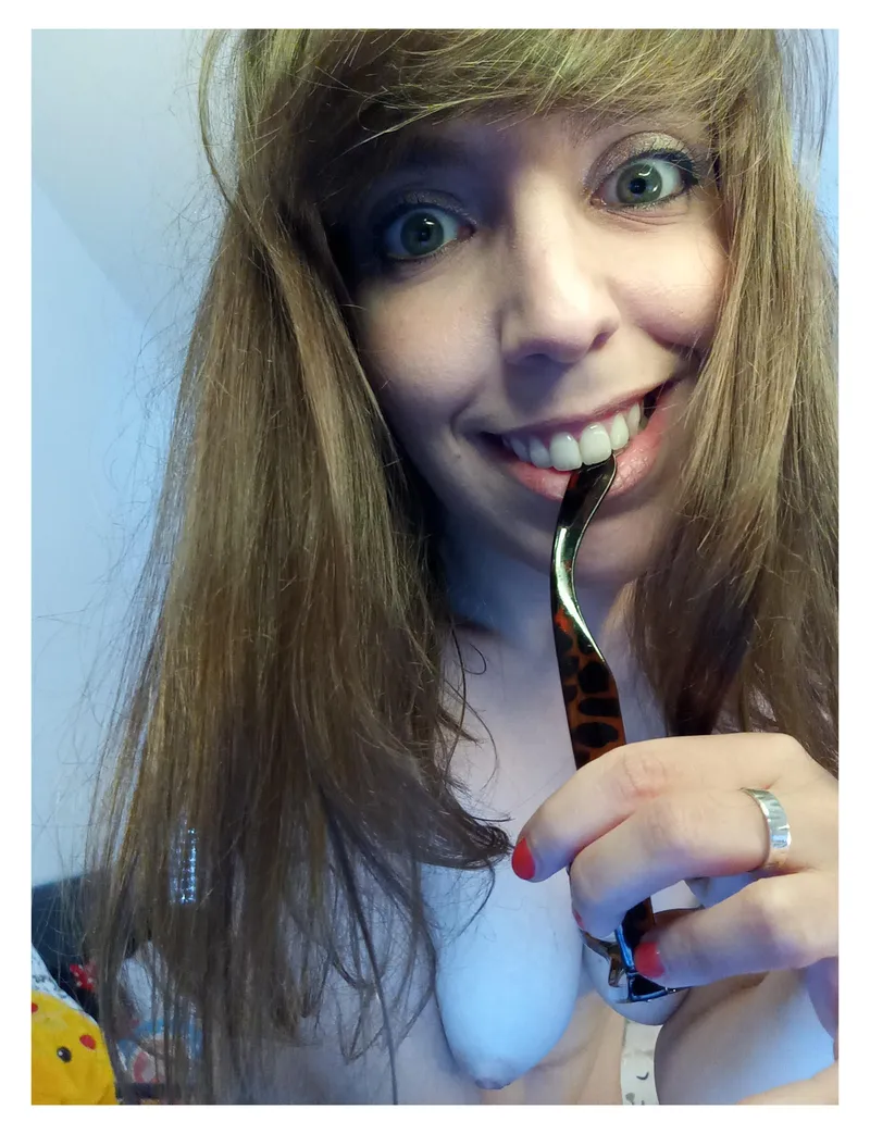 Thumbnail Seductive Greetings: Discovering a World of Sexy - amy__chan