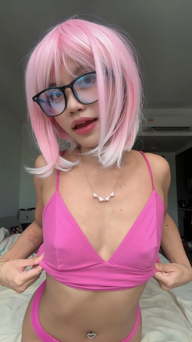 Thumbnail Pixel_Peachyy's Confidence: Flaunting Favorite Crop Tops and Pokies