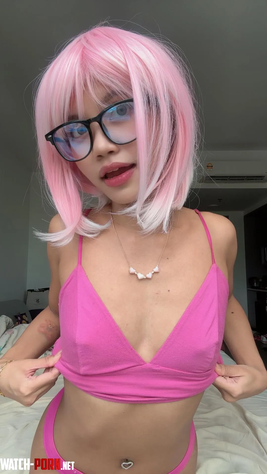 Showing off one of my fav crop tops by Pixel_Peachyy