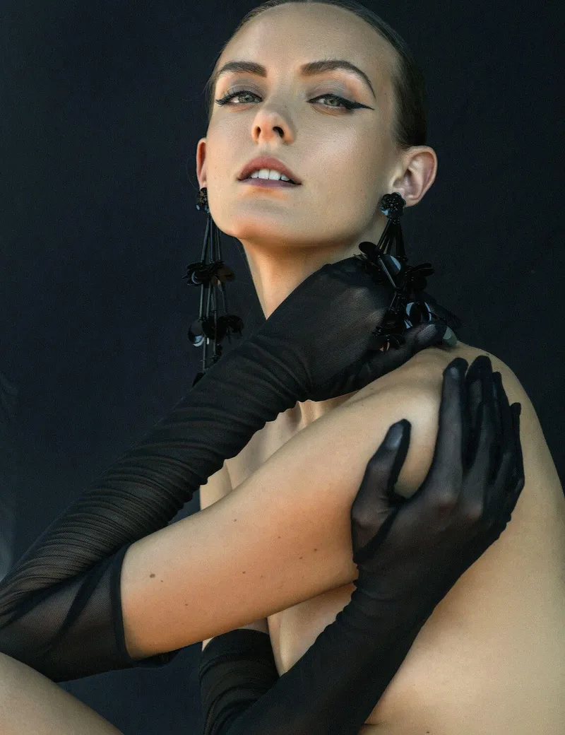 Thumbnail Kate Moss: A Fashion Icon Beyond Conventional Boundaries | Ooperatur's Insight
