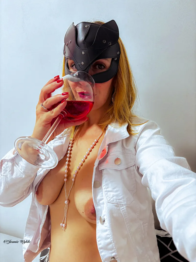 Thumbnail Defining Sexy: Embracing the Allure of a Confident MILF