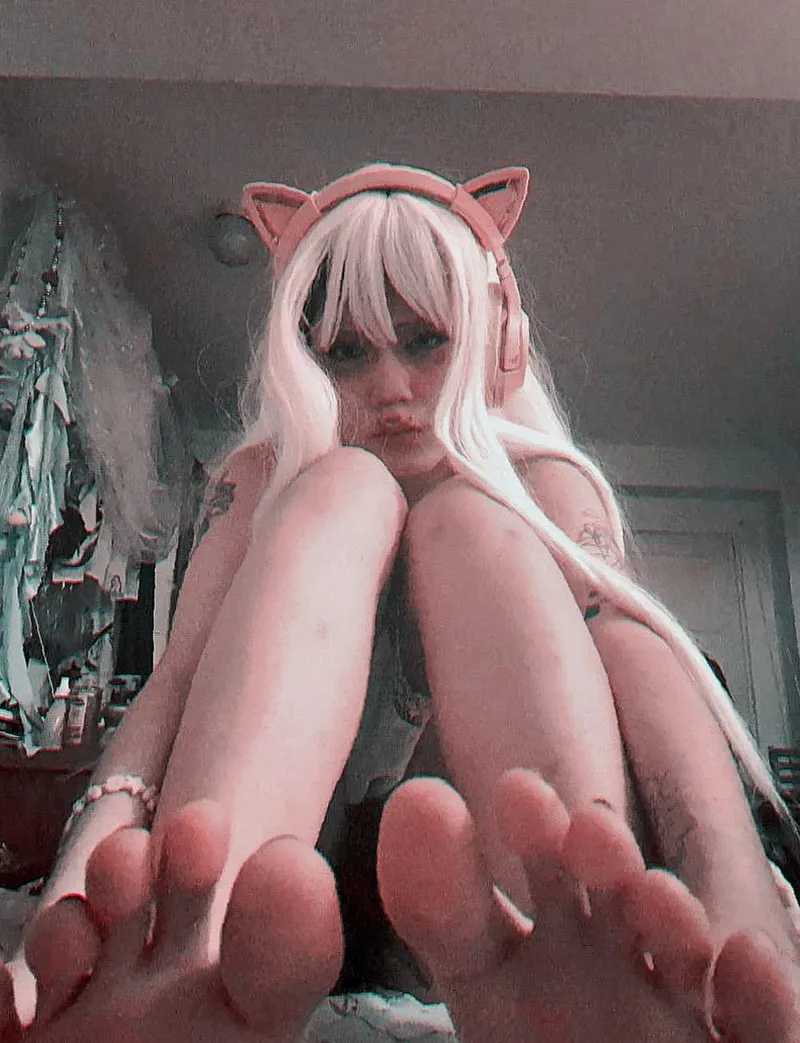 Thumbnail SquishedPearz's Intriguing Question: Timing to Cum on Feetz | AsianFetish