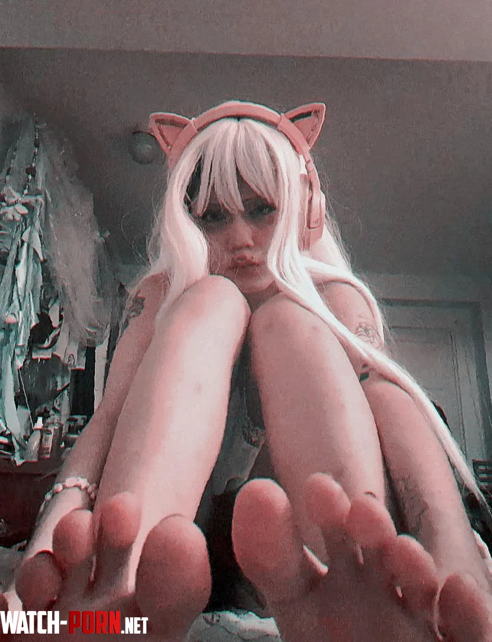 Pls tell me how long would it take you to cum on my feetz by SquishedPearz