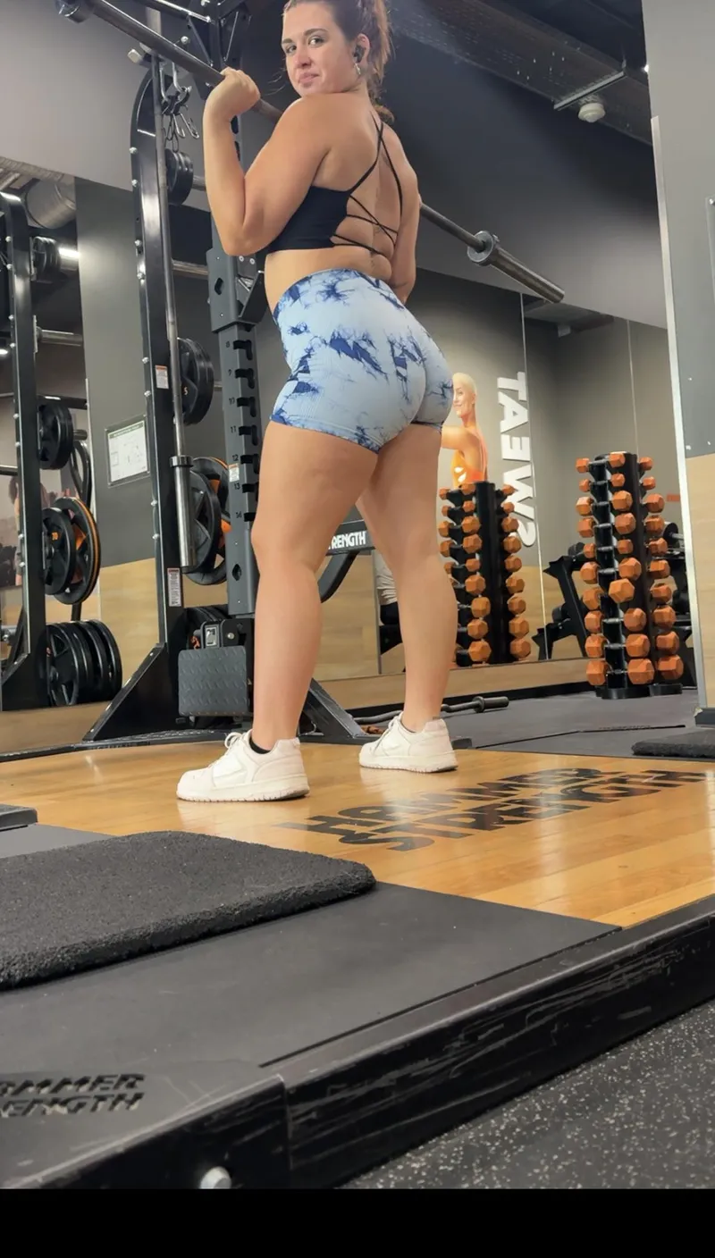 Thumbnail EmmiiDavis's Passion: The Love for Squats in ThickFit Lifestyle