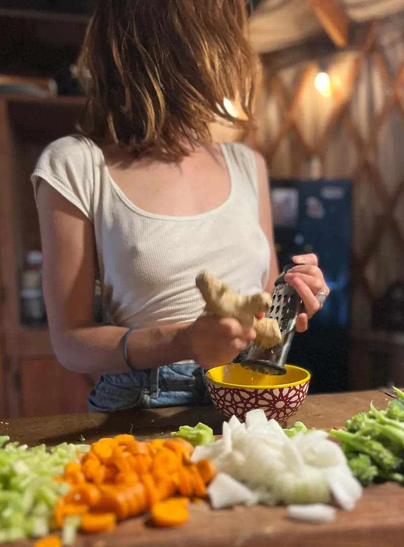 Thumbnail Braless in the Kitchen: Purple-Amelia's Style | Braless
