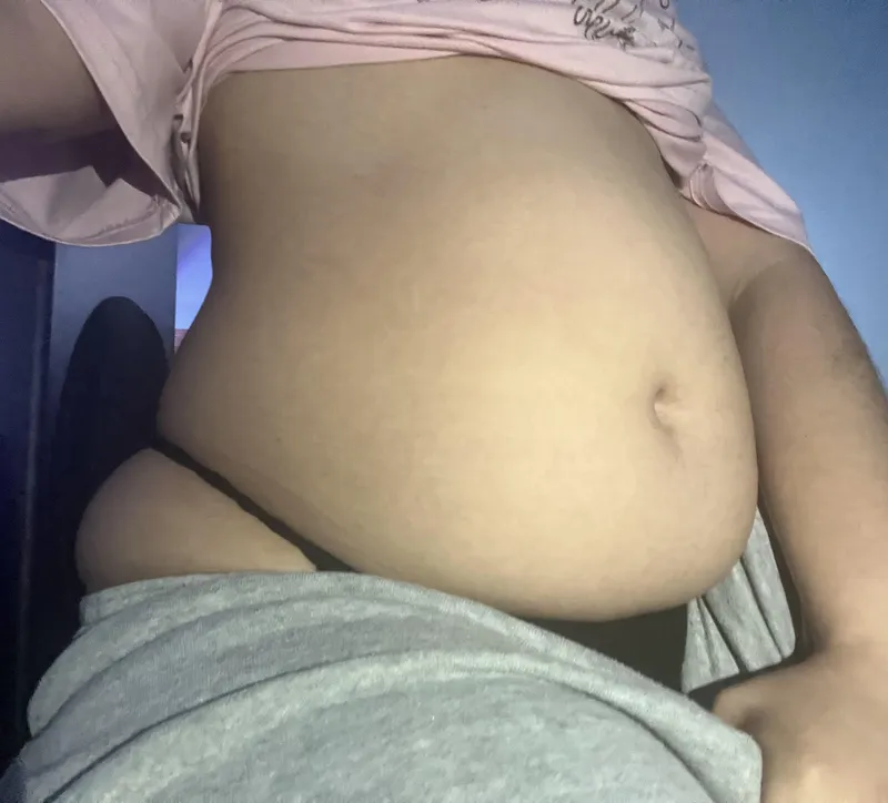 Thumbnail Exploring Sensuality: Embracing a Sexy Belly by Vivianalis