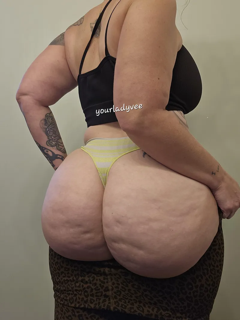 Thumbnail Sensual Desire: Suffocating Love | YourLadyVee