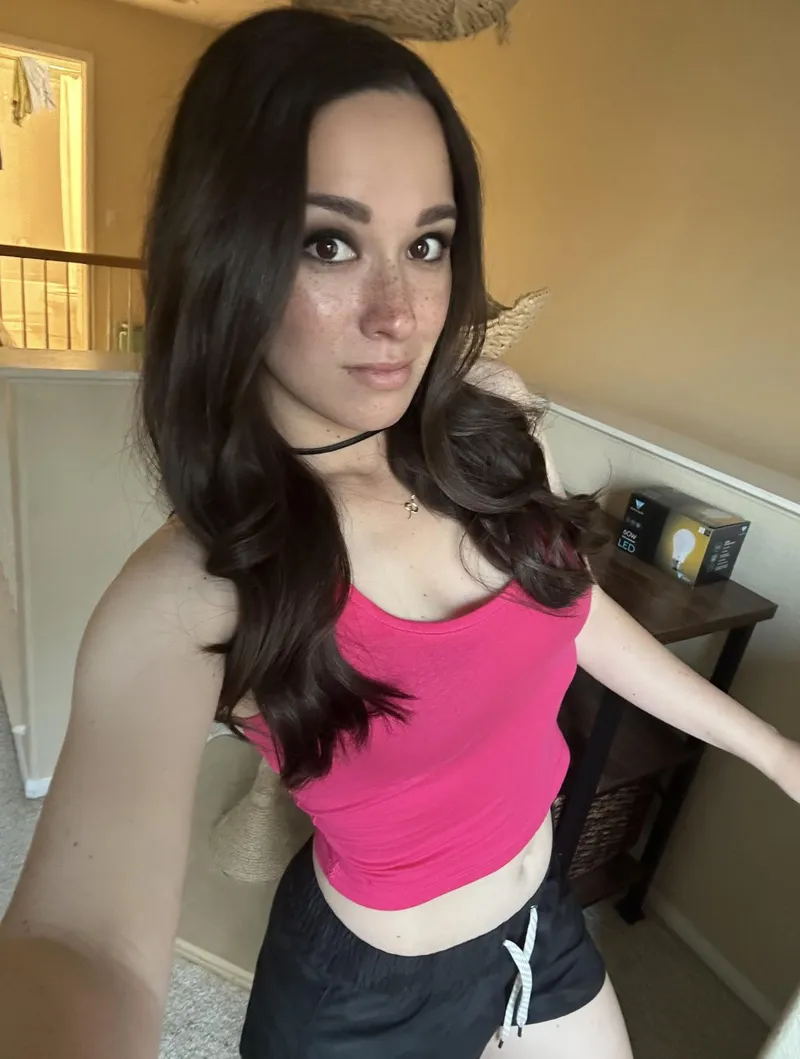 Thumbnail Sun-Kissed Glory: AlanaAraya's Croptopgirls Vibe