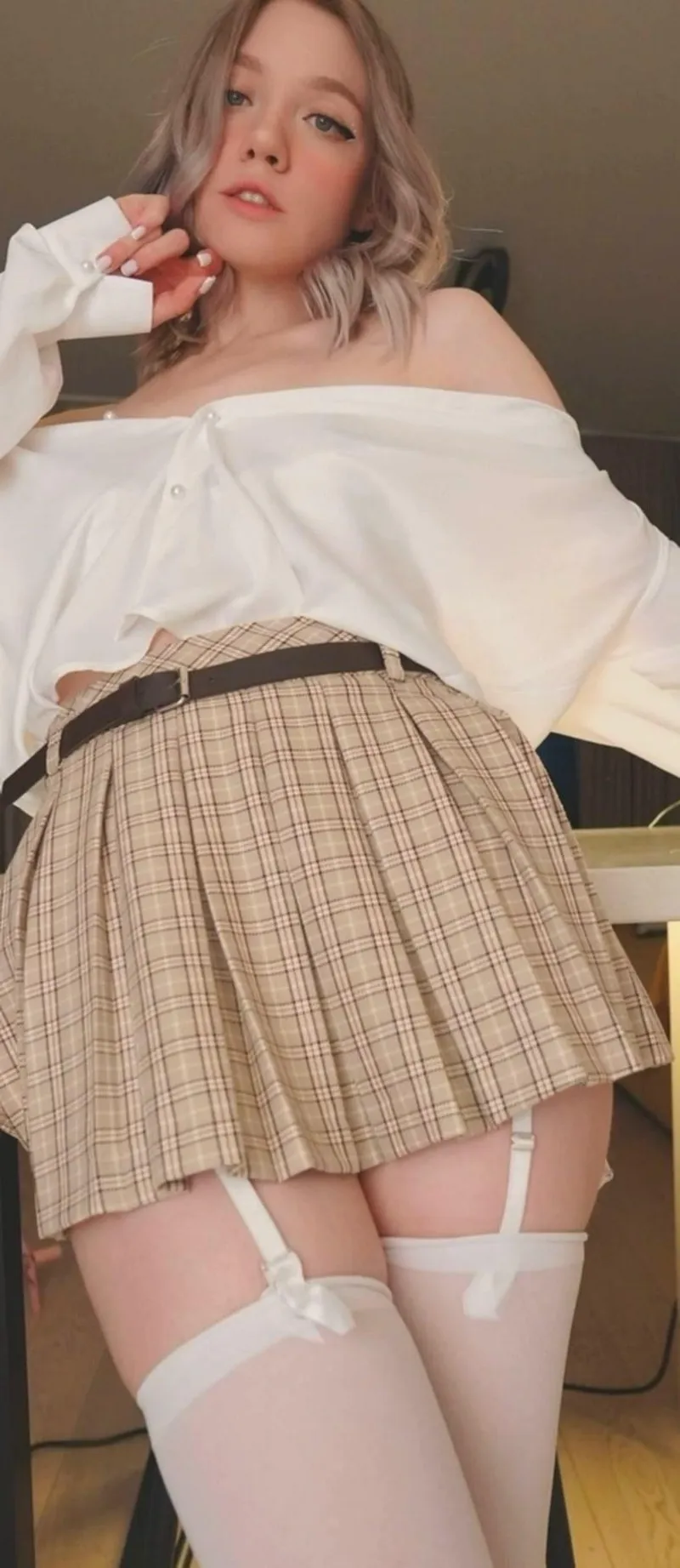 Thumbnail Dreamy Blonde and Tasty Thighs: The ShyVelvetRose Experience