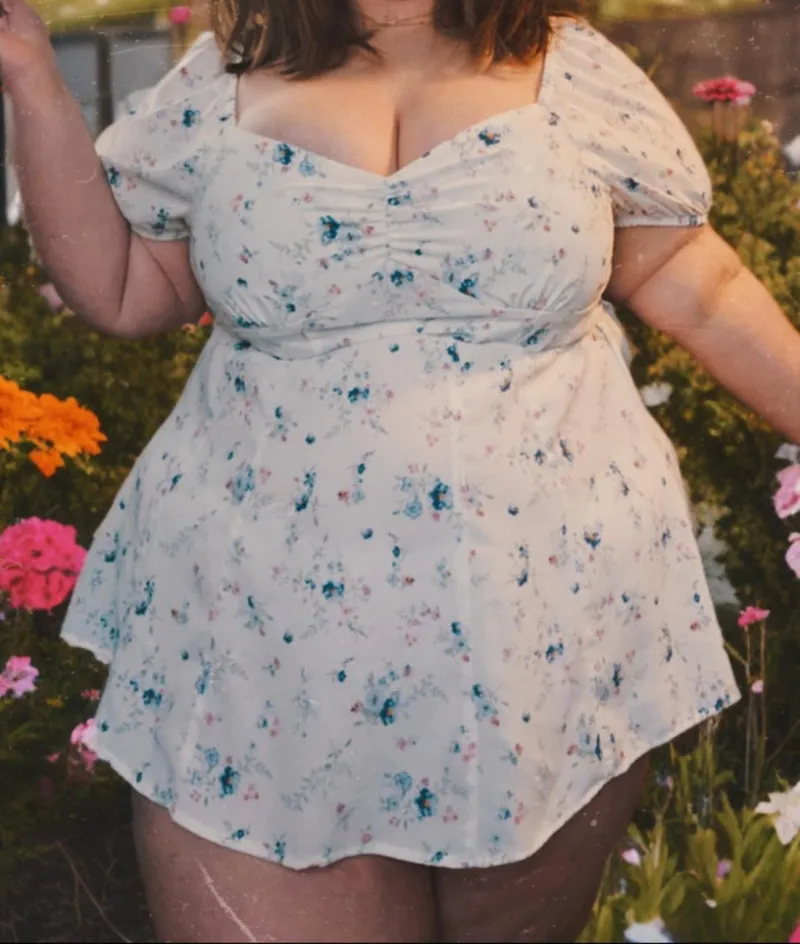 Thumbnail Would You Date a Fat Girl Like Me? Discover chubbi_bunniii's Perspective
