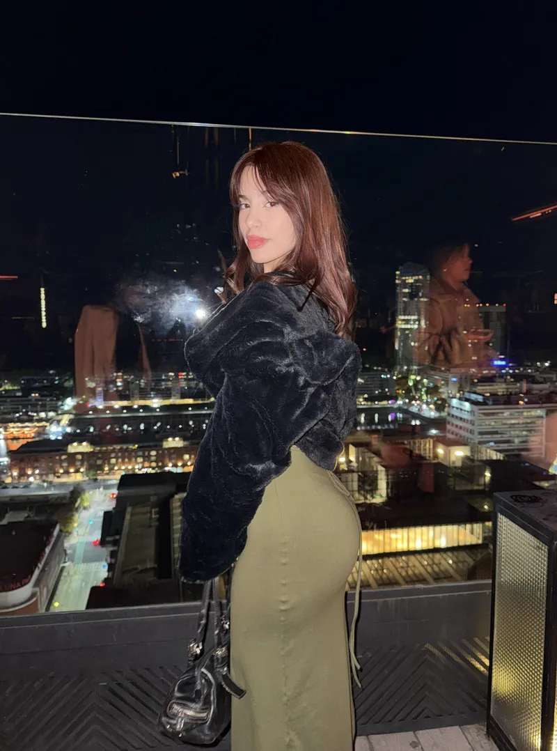 Thumbnail Shared Dress Delight: xfoxyskye's Fashion Generosity in tightdresses