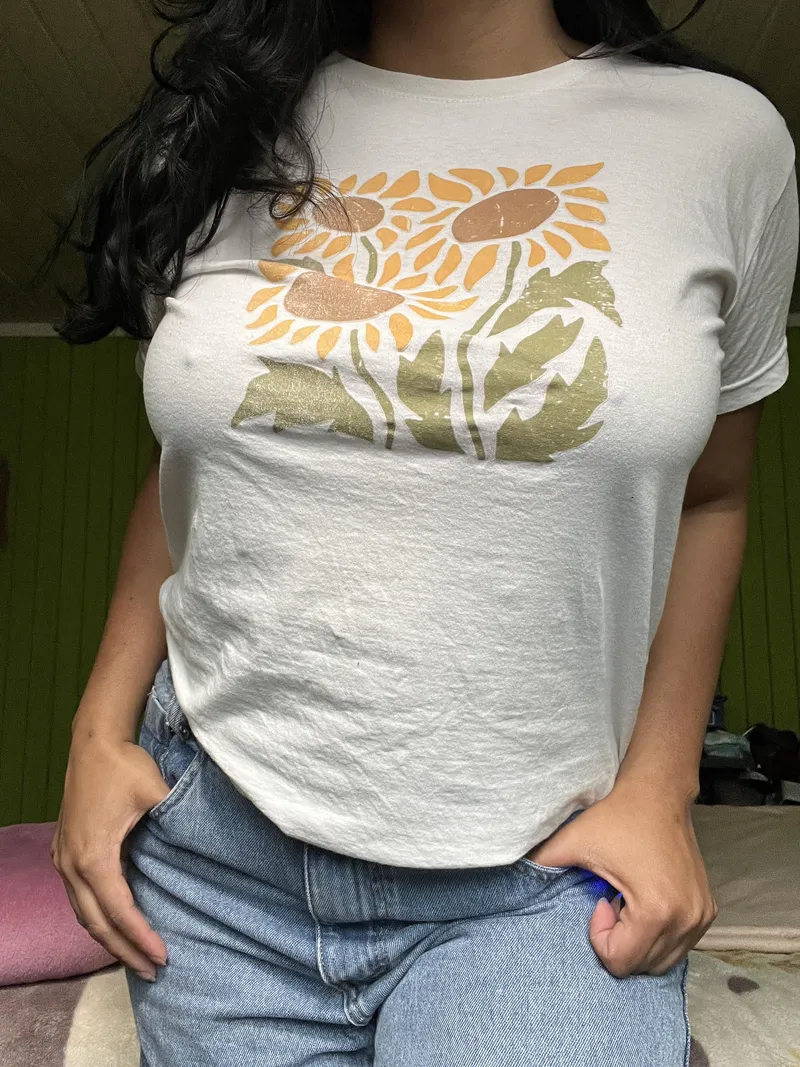 Thumbnail angie-mariee's Bold Move: 'Street Stroll Without a Bra'