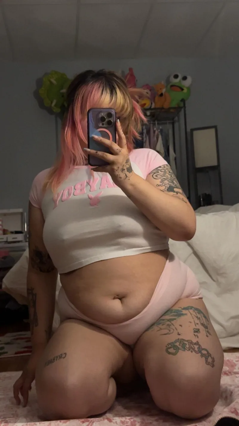 Thumbnail Finding Joy in Tight Fits: Squeezing In by slimefr0g | Stuffers