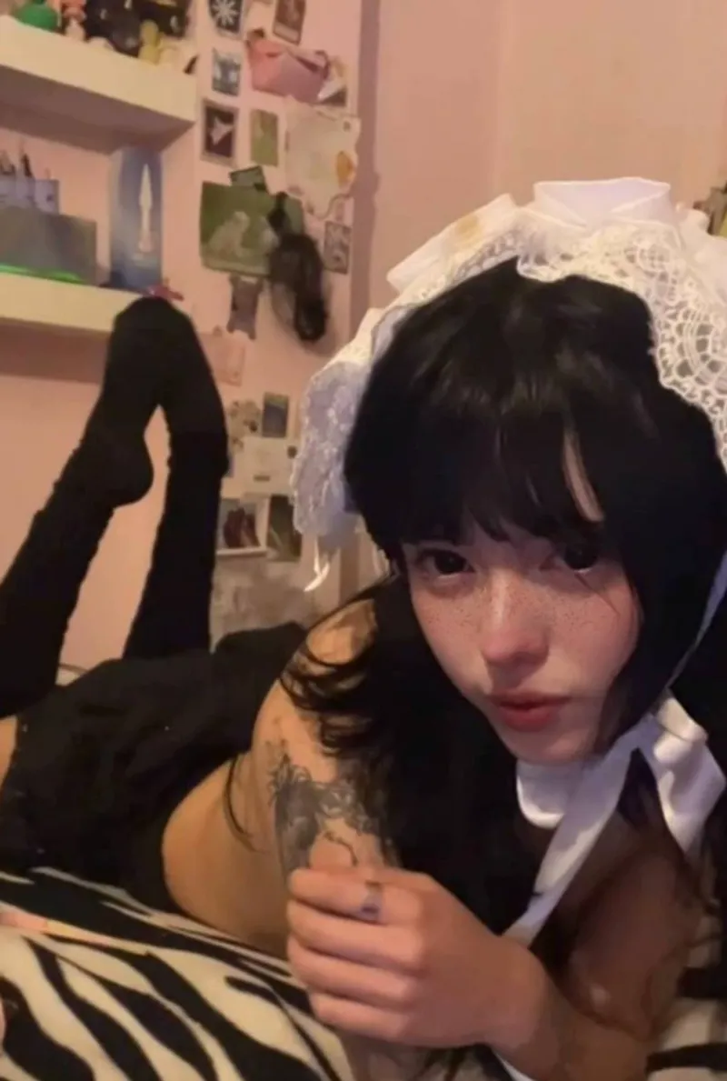 Thumbnail Balsiefen Explores Age Differences in PunkGirls Category