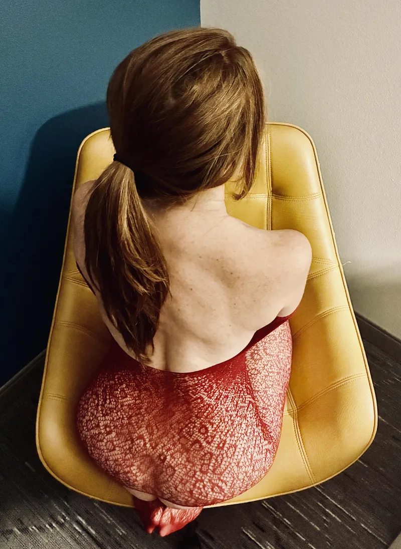 Thumbnail Sensuality of Ponytails Explored by gingerhotmom