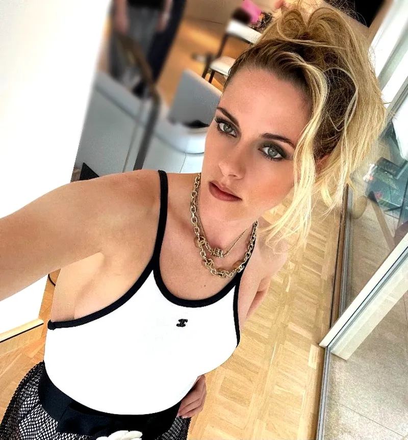 Thumbnail Indulge in the Allure of Kristen Stewart | alwayspumping300