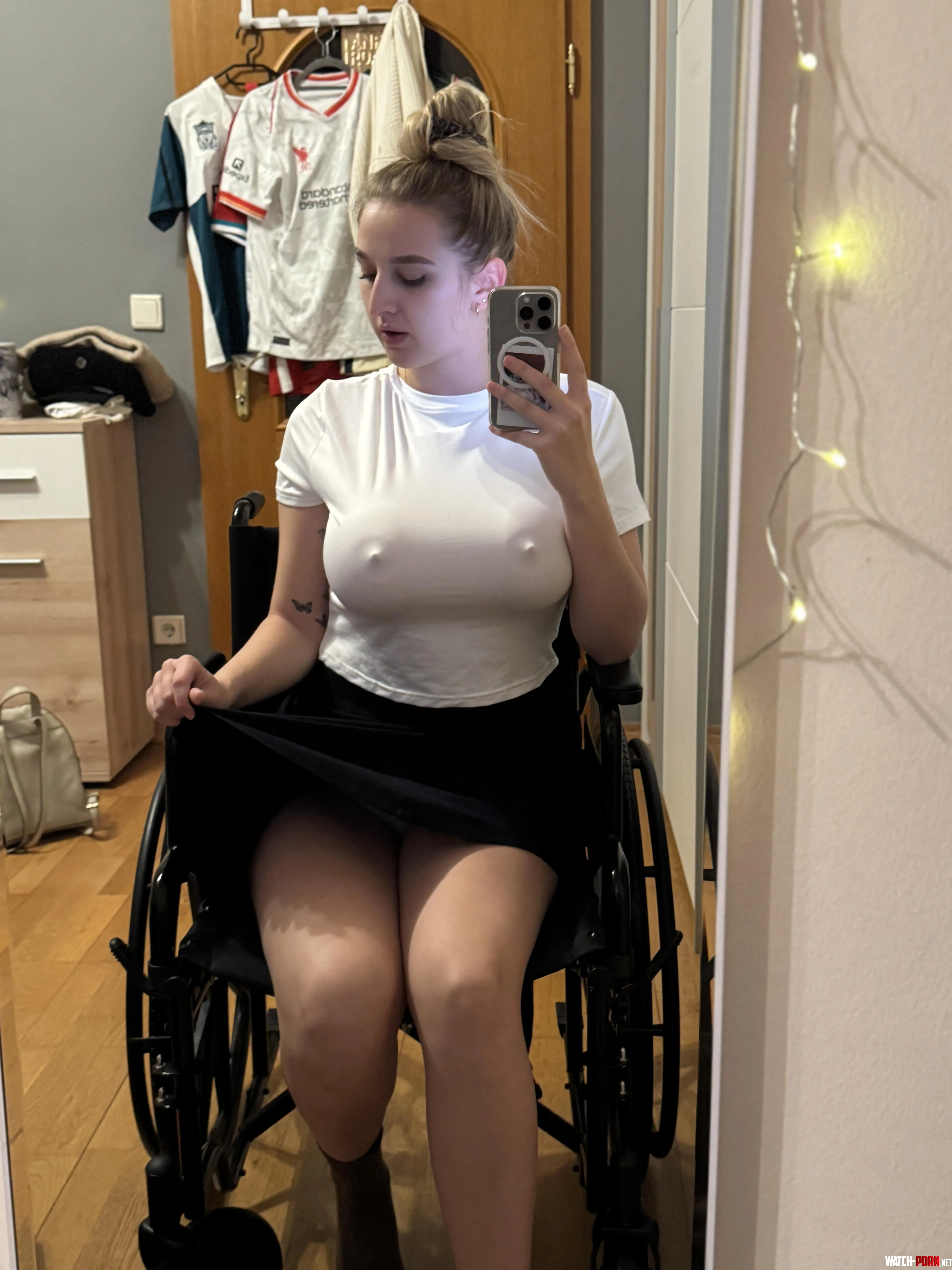 just my cute sexy body by silkyPulse