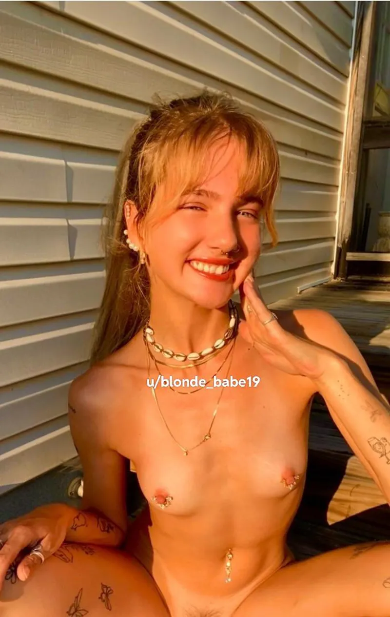 Thumbnail Embrace the Sun on blonde_babe19's Golden Skin on Gonewild18